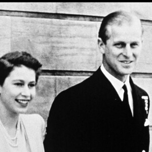 La reine Elizabeth et le prince Philip lors de l'annonce de leurs fiançailles en 1947.