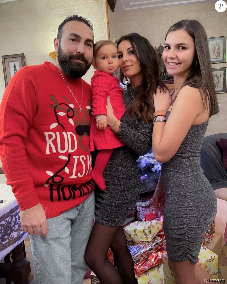Anais Sanson Est Comblee Par Son Mari Carlos Et Ses Filles Shana Et Lila Purepeople