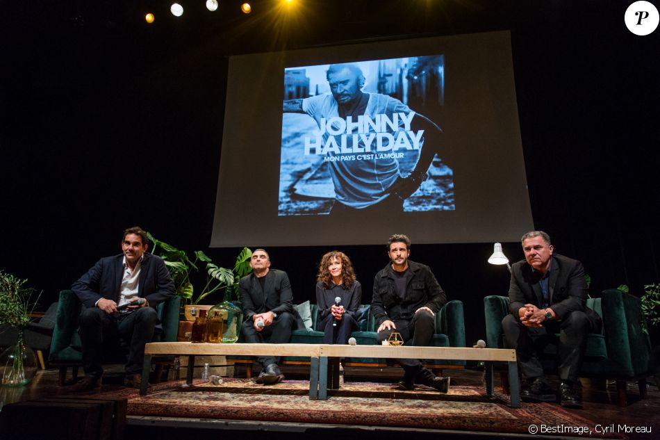 Sébastien Farran (Manager de Johnny Hallyday), Bertrand Lamblot ( directeur artistique du label Warner) Rose-Hélène Chassagne (Directrice Générale du label Warner)), Maxim Nucci (compositeur et réalisateur) , Thierry Chassagne (Président Warner Music France) lors de la conférence de presse pour la sortie de l'album "Mon pays c'est l'amour" de Johnny Hallyday dans les locaux de Warner Music France à Paris le 15 octobre 2018. © Cyril Moreau / Bestimage