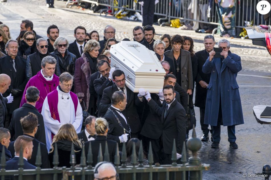 Jean-Claude Darmon, Pierre Billon, Nicole Sonneville, Maxim Nucci (Yodelice), Line Renaud, Anne Le Nen, Thierry Chassagne, Claude Lelouch - Arrivées des personnalités en l'église de La Madeleine pour les obsèques de Johnny Hallyday à Paris. Le 9 décembre 2017
