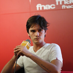 Exclusif - Alain-Fabien Delon dédicace son roman "De la race des seigneurs" aux éditions Stock à la FNAC des Ternes à Paris le 14 février 2019. © Sébastien Valiela/Bestimage  (No Web - No Blog pour suisse et Belgique) 