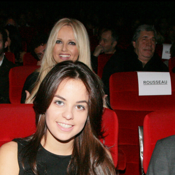 ALAIN FABIEN DELON, ANOUSCHKA DELON ET ALAIN DELON - PREMIERE DU FILM "ASTERIX AUX JEUX OLYMPIQUES" AU CINEMA GAUMONT CHAMPS ELYSEES  PREMIERE OF THE MOVIE "ASTERIX AUX JEUX OLYMPIQUES" AT THE GAUMONT CHAMPS ELYSEES CINEMA IN PARIS 