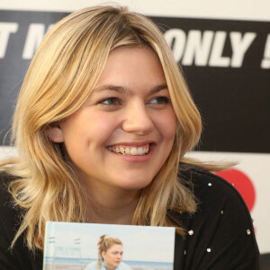 Exclusif - Louane a présenté son dernier album " Joie de vivre " , jouer un morceau au piano pour le plus grand bonheur de Leila et Nelly. Nice. Le 21 octobre 2020.