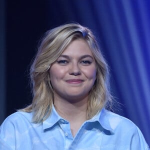 Exclusif - Louane Emera - Enregistrement de l'émission "300 Choeurs chantent Dassin" à Paris, qui sera diffusée le 16 octobre sur France 3. Le divertissement musical "300 Choeurs" fait sa rentrée avec une émission 100 % inédite consacrée à l'un des artistes les plus populaires dans les années 70, Joe Dassin. Toute la soirée, plusieurs générations d'artistes s'associeront aux plus beaux choeurs français pour reprendre à leurs côtés les plus grandes chansons de du chanteur dans des versions créées spécialement pour l'émission. Le 15 septembre 2020 © Tiziano Da Silva / Bestimage