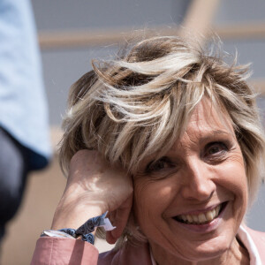 Évelyne Dhéliat dans les tribunes des internationaux de France de tennis de Roland Garros à Paris, France, le 7 juin 2019. © Cyril Moreau/Bestimage 