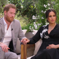 Meghan Markle enceinte : ventre rond et robe hors de prix, premier aperçu de son interview avec Harry