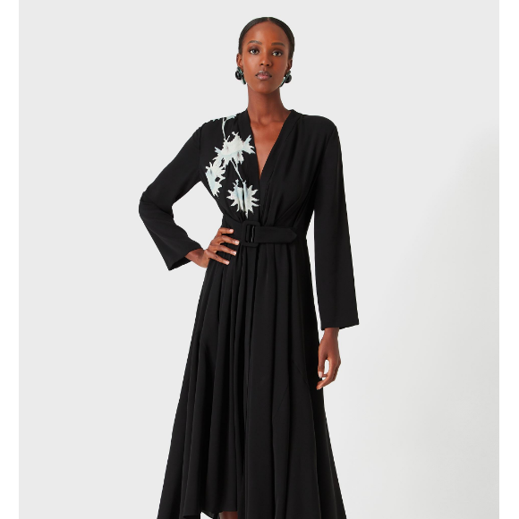 La robe Armani portée par Meghan Markle pour son interview avec Oprah Winfrey, qui sera diffusée le 7 mars 2021 sur CBS.
