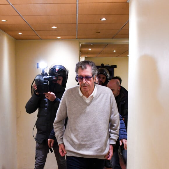 Exclusif - Après sa libération de la prison de la Santé, Patrick Balkany et sa femme Isabelle se rendent à la mairie de Levallois Perret le 12 février 2020.