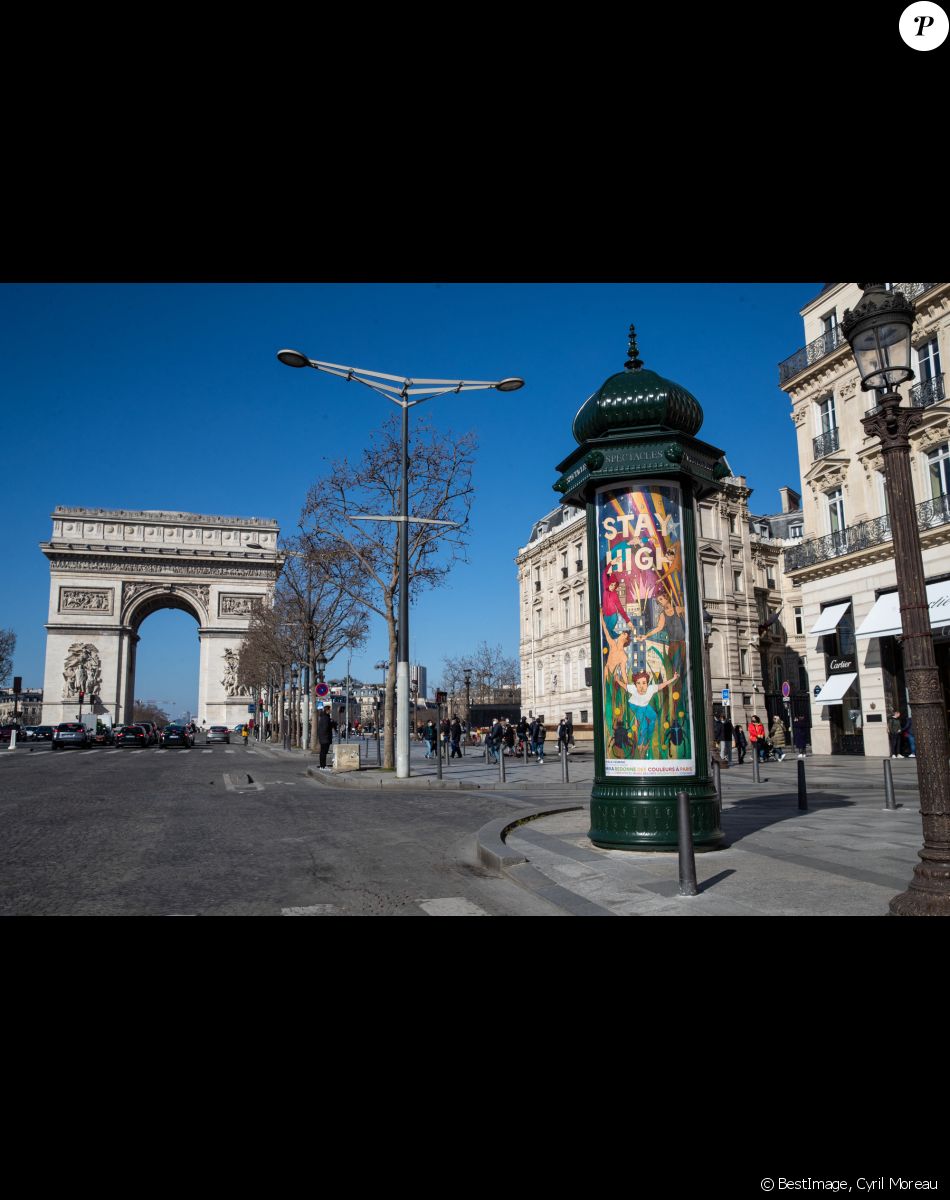 Exclusif - Mika et neuf autres artistes redonnent des couleurs à Paris. Le 28 février 2021. ©Cyril Moreau / Bestimage