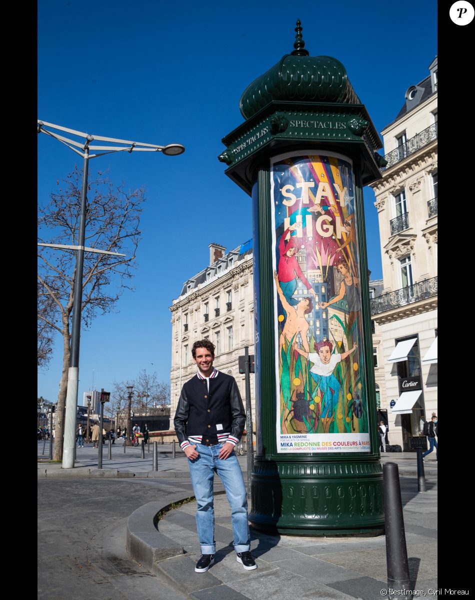 Exclusif - Mika et neuf autres artistes redonnent des couleurs à Paris. Le 28 février 2021. ©Cyril Moreau / Bestimage