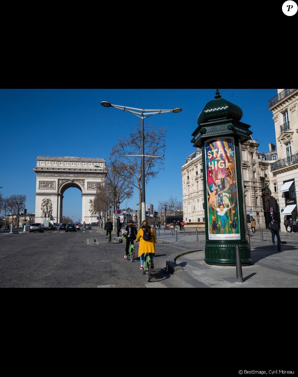 Exclusif - Mika et neuf autres artistes redonnent des couleurs à Paris. Le 28 février 2021. ©Cyril Moreau / Bestimage