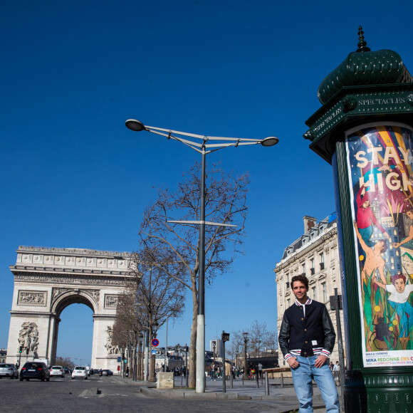 Exclusif - Mika et neuf autres artistes redonnent des couleurs à Paris. Le 28 février 2021. ©Cyril Moreau / Bestimage