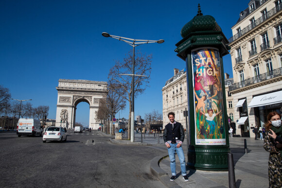 Exclusif - Mika et neuf autres artistes redonnent des couleurs à Paris. Le 28 février 2021. ©Cyril Moreau / Bestimage