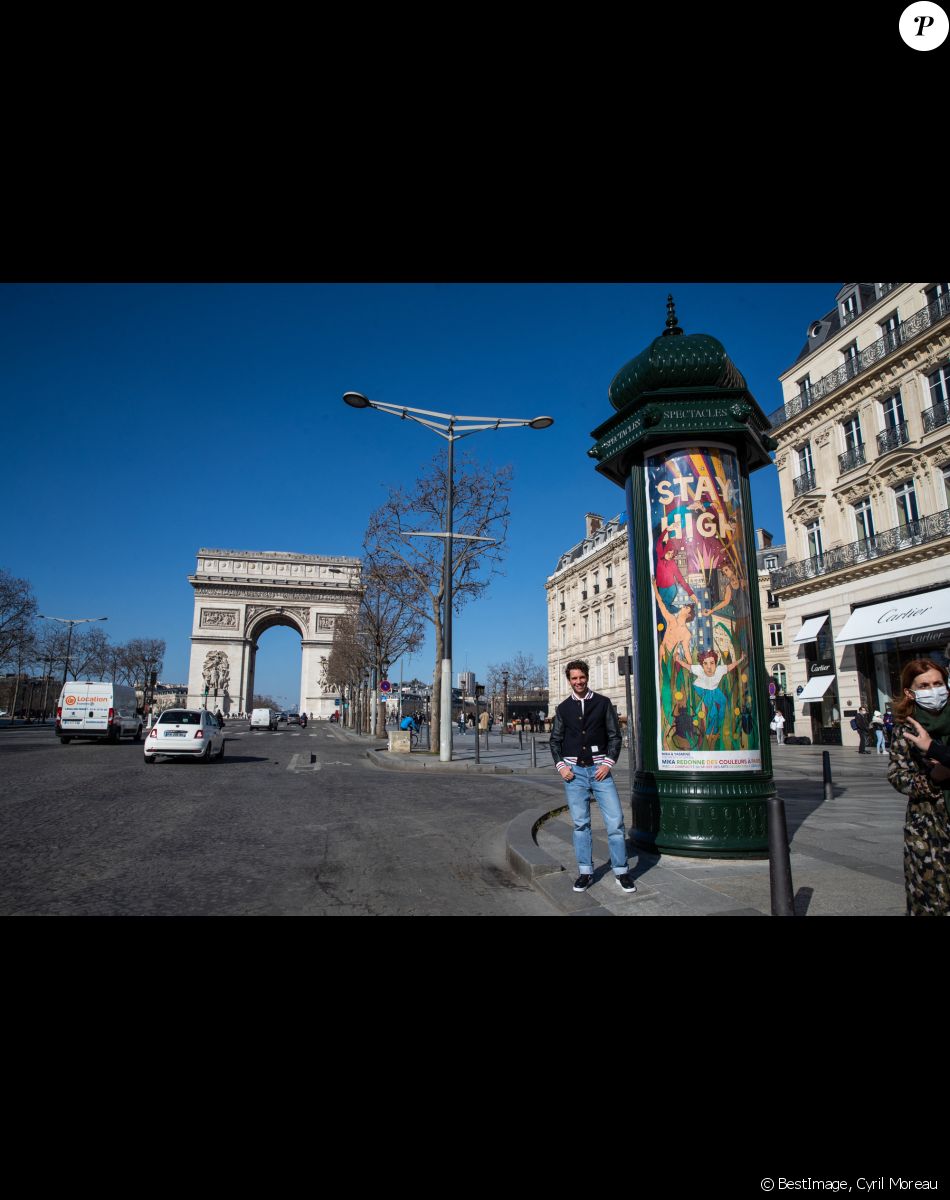 Exclusif - Mika et neuf autres artistes redonnent des couleurs à Paris. Le 28 février 2021. ©Cyril Moreau / Bestimage