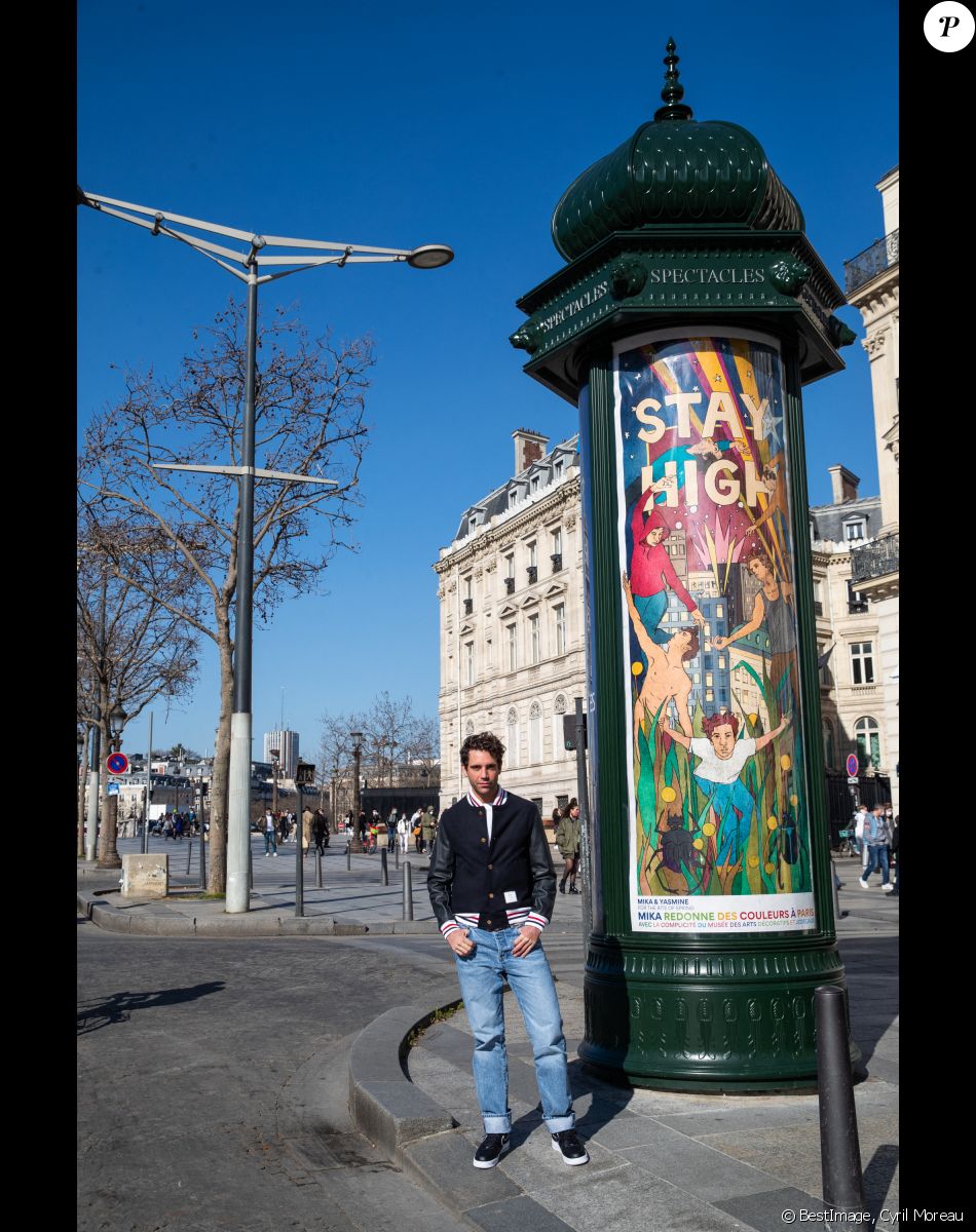 Exclusif - Mika et neuf autres artistes redonnent des couleurs à Paris. Le 28 février 2021. ©Cyril Moreau / Bestimage