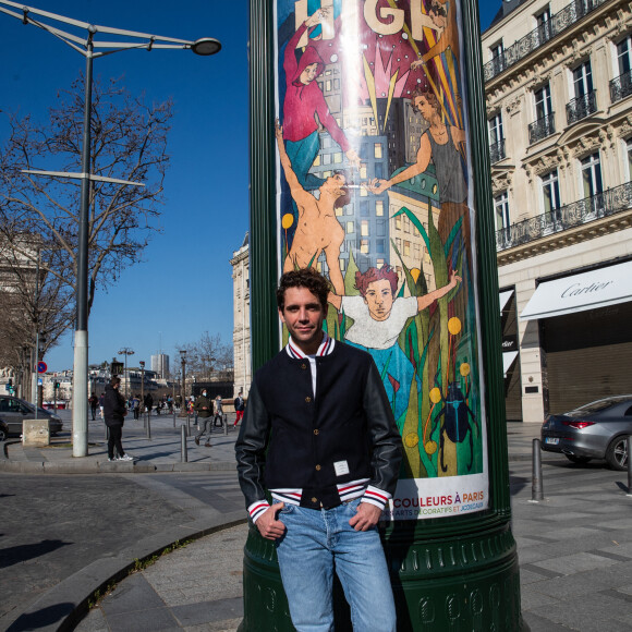 Exclusif - Mika et neuf autres artistes redonnent des couleurs à Paris. Le 28 février 2021. ©Cyril Moreau / Bestimage