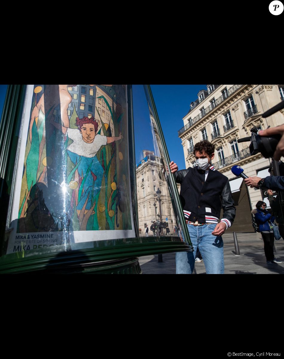 Exclusif - Mika et neuf autres artistes redonnent des couleurs à Paris. Le 28 février 2021. ©Cyril Moreau / Bestimage