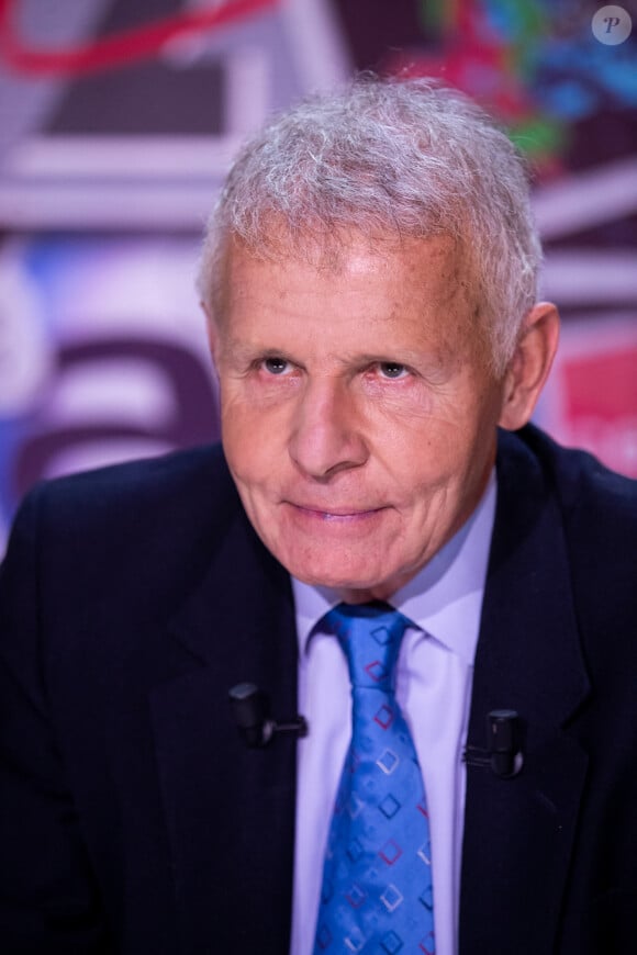 Exclusif - Patrick Poivre d'Arvor (PPDA) - Vente aux enchères au profit du Secours Populaire - Grande soirée solidaire et festive "Secours Pop La Grande Soirée" au Cirque d'Hiver à Paris, diffusée en direct le 6 février sur France 2 © Tiziano Da Silva - Cyril Moreau / Bestimage 