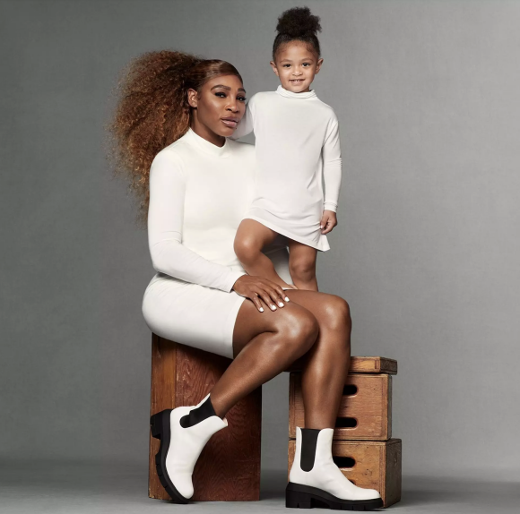 Serena Williams et sa fille Olympia figurent sur la campagne printemps 2021 de Stuart Weitzman.