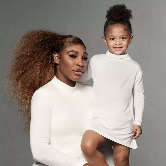 Serena Williams et sa fille Olympia figurent sur la campagne printemps 2021 de Stuart Weitzman.