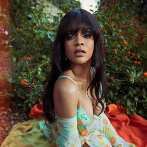 Rihanna porte la nouvelle collection de Savage X Fenty, sa marque de lingerie.