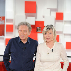 Exclusif - Michel Drucker et Chantal Ladesou - Enregistrement de l'émission ' Vivement Dimanche ' au studio Gabriel le 18 mai 2020 . Diffusion le 14/06/2020 sur France 2 . © Guillaume Gaffiot / Bestimage 