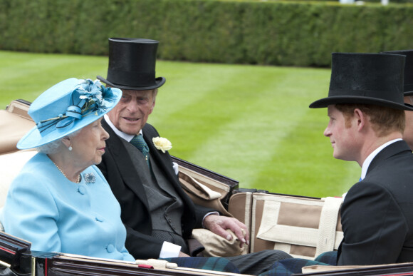 La reine Elisabeth d'Angleterre, le prince Philip, duc d'Edimbourg, le prince Harry - 3 ème jour des courses Royal Ascot à Berkshire le 19 juin 2014.