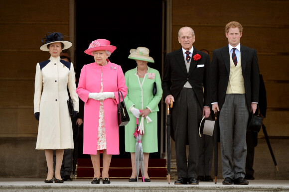 La princesse Anne d'Angleterre, la reine Elizabeth II, Le prince Philip, duc d'Edimbourg et le prince Harry - Garden Party au palais de Buckingham à Londres.