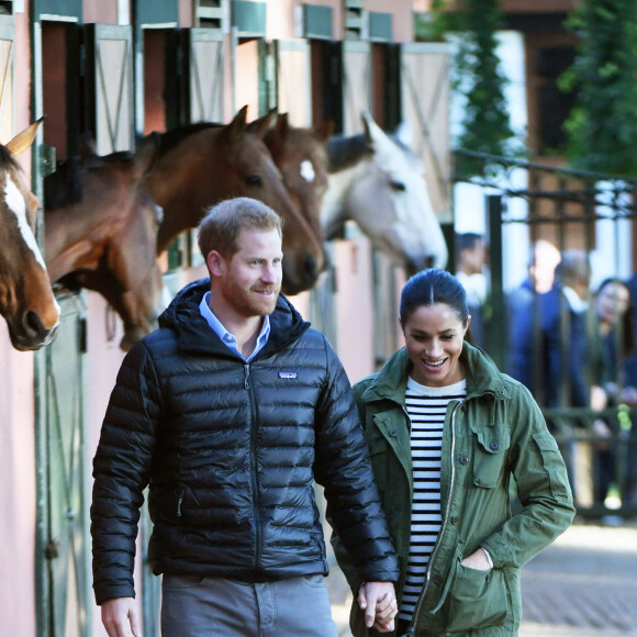 Le prince Harry, duc de Sussex et Meghan Markle (enceinte), duchesse de Sussex en visite à la Fédération Royale Marocaine de Sports Equestres à Rabat, lors de leur voyage officiel au Maroc. Le 25 février 2019