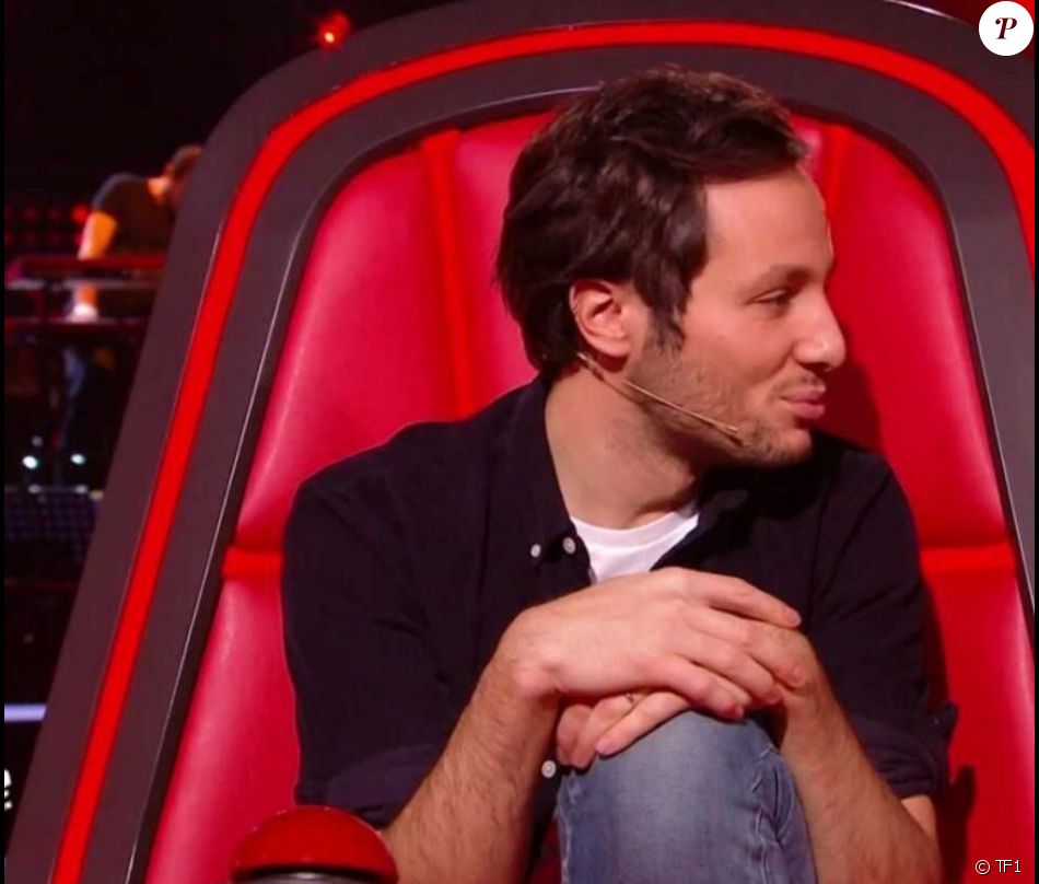 Vianney intenable dans "The Voice" : le chanteur multiplie les positions étranges sur son fauteuil rouge - TF1