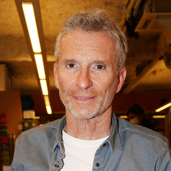 Denis Brogniart en dédicace de son premier roman "Un soldat exemplaire" à la librairie Lamartine à Paris. Le 6 mars 2021