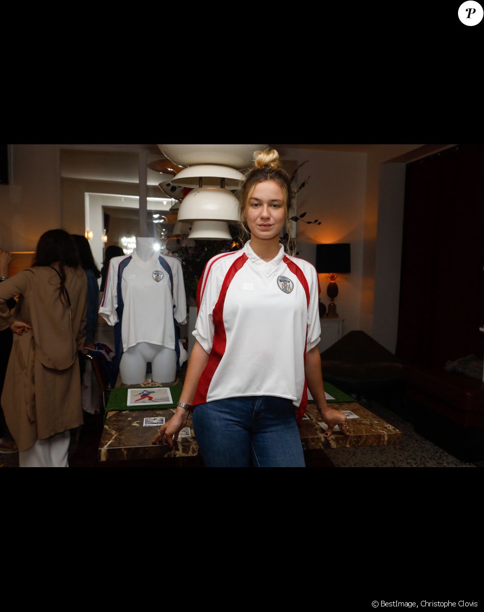 Exclusif - Zoé Marchal - Soirée "Football au Féminin" pour célébrer le lancement de la ligne "Claire Dartigues" inspirée des maillots de football, destinée aux femmes du monde entier en soutien à la coupe du monde de football féminin 2019 ( du 7/06 au 07/07 en France), à l'hôtel "Le Pigalle" à Paris le 4 juin 2019. © Christophe Clovis / Bestimage