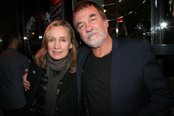 Exclusif - Olivier Marchal et son-ex femme Catherine - L'humoriste Cartouche sur la scène du "Café de la danse" dans son spectacle "Demain je me lève de bonheur !" à Paris le 20 décembre 2018.