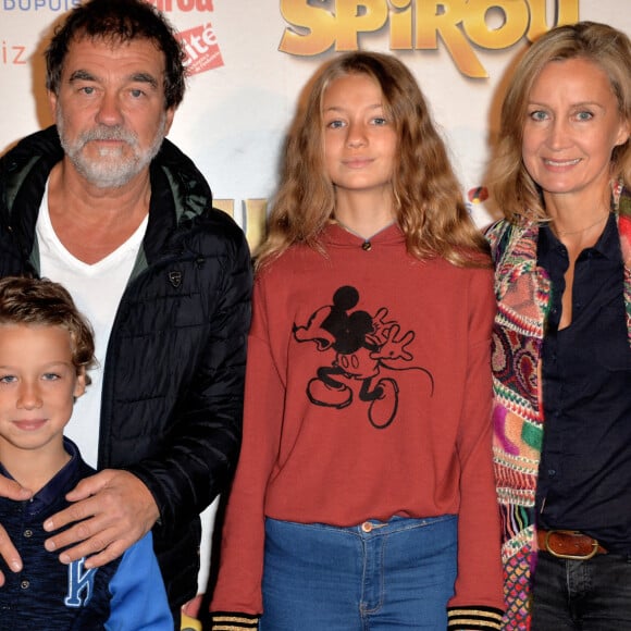 Olivier Marchal avec Catherine et leurs enfants à l'avant-première de "Le Petit Spirou" au cinéma Le Grand Rex à Paris, le 10 septembre 2017. © Ramsamy Veeren/Bestimage