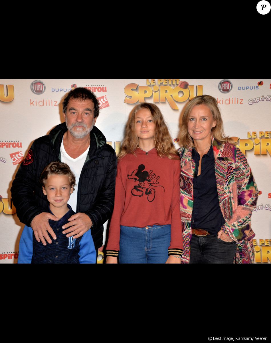 Olivier Marchal avec Catherine et leurs enfants à l'avant-première de "Le Petit Spirou" au cinéma Le Grand Rex à Paris, le 10 septembre 2017. © Ramsamy Veeren/Bestimage