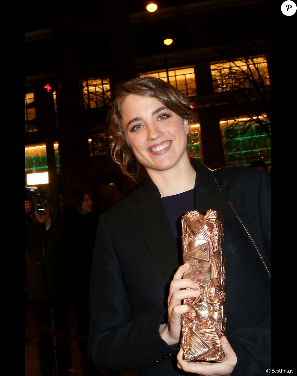 Adèle Haenel (César de la Meilleure actrice) - Photocall au Fouquet's lors de la 40ème cérémonie des César à Paris. Le 20 février 2015