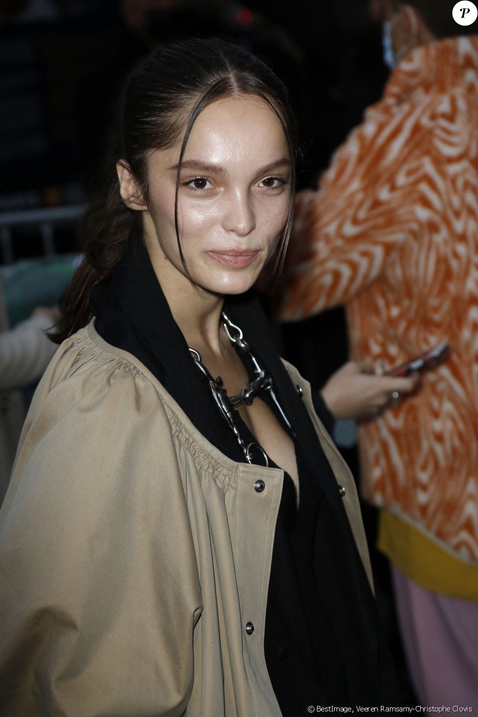 Lola Le Lann - Arrivées au défilé de mode prêt-à-porter printemps-été 2021 "Yohji Yamamoto" dans les Salons de l'Hôtel de Ville à Paris. Le 2 octobre 2020 © Veeren Ramsamy-Christophe Clovis / Bestimage