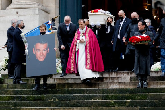 Sorties des Obsèques du danseur étoile Patrick Dupond en l'église Saint-Roch à Paris, France, le 11 mars 2021.
