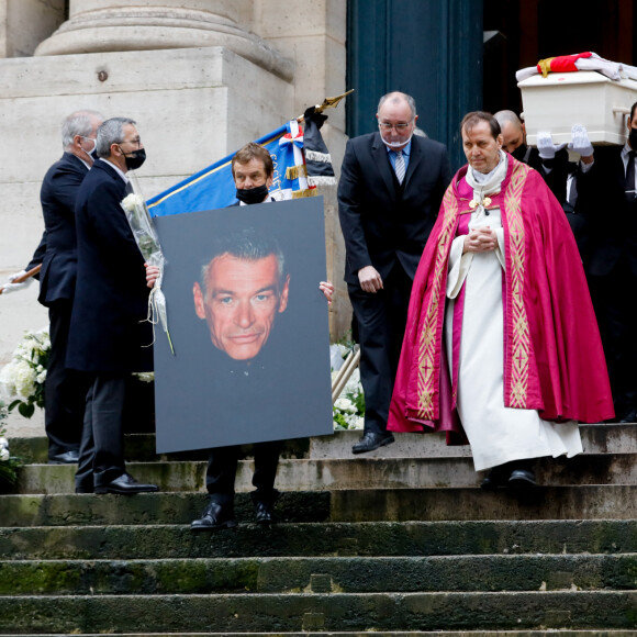 Sorties des Obsèques du danseur étoile Patrick Dupond en l'église Saint-Roch à Paris, France, le 11 mars 2021.