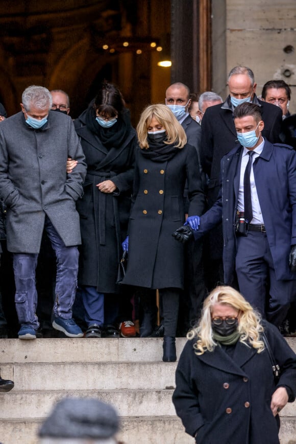 Claude Lelouch et sa compagne Valérie Perrin, la première dame Brigitte Macron (et son garde du corps Fabien) - Sorties de la messe en hommage à Robert Hossein en l'église Saint-Sulpice à Paris. Le 9 février 2021