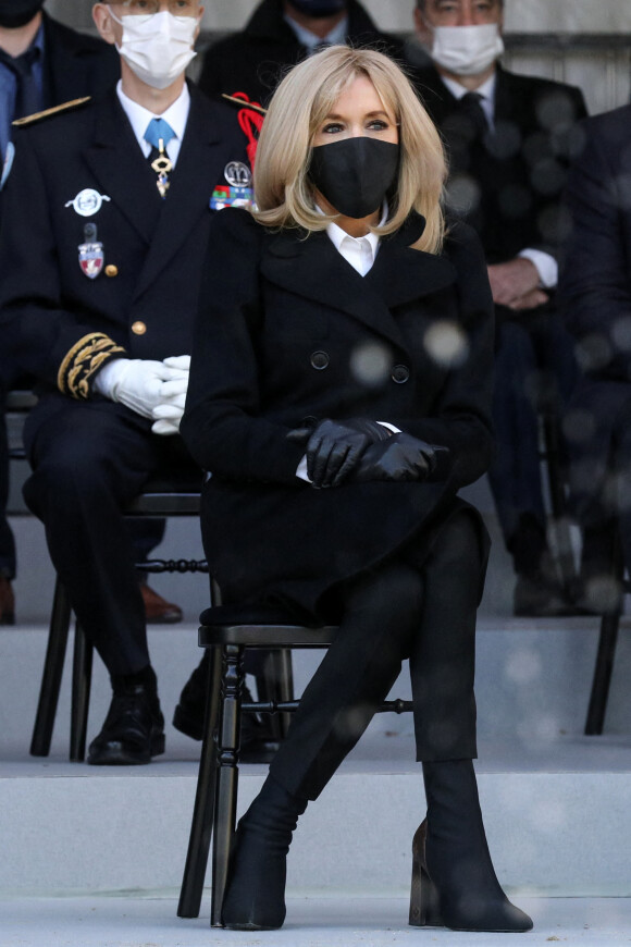 La première dame, Brigitte Macron durant la cérémonie d'hommage aux victimes du terrorisme, devant la statue La Parole portée aux Invalides, Paris, France, le 11 mars 2021. © Stéphane Lemouton / Bestimage