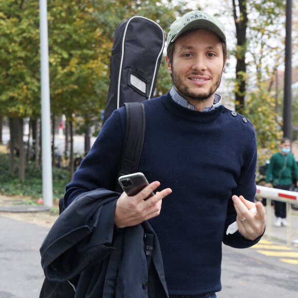 Exclusif - Vianney à la sortie des studios de Radio France à Paris. Le 11 novembre 2020