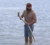 Arnaud (Koh-Lanta) tente de pêcher une raie avec une machette - "Koh-Lanta, Les armes secrètes", TF1