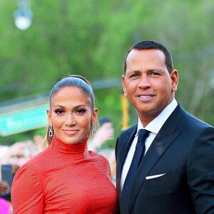 Jennifer Lopez et son fiancé Alex Rodriguez - Arrivée des célébrités à la soirée CFDA Fashion Awards à New York, le 3 juin 2019. 