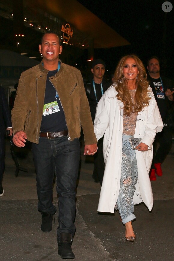 Exclusif - Jennifer Lopez quitte le Super Bowl 2020 après sa prestation sur scène avec son fiancé Alex Rodriguez à Miami le 2 février 2020. 