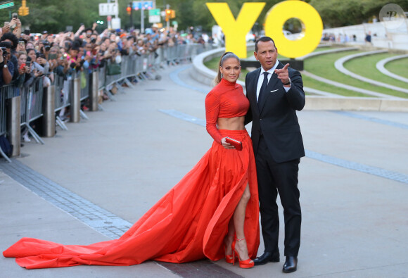 Jennifer Lopez et son fiancé Alex Rodriguez - Arrivée des célébrités à la soirée CFDA Fashion Awards à New York, le 3 juin 2019. 
