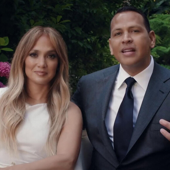 Jennifer Lopez et son fiancé Alex Rodriguez félicitent et encouragent les lauréats de la promotion 2020. Los Angeles. Le 1er juillet 2020.