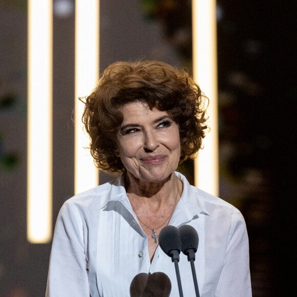 Fanny Ardant César de la meilleur actrice dans un second rôle pour le rôle de Marianne dans La Belle Époque lors de la 45ème cérémonie des César à la salle Pleyel à Paris le 28 février 2020 © Olivier Borde / Dominique Jacovides / Bestimage 