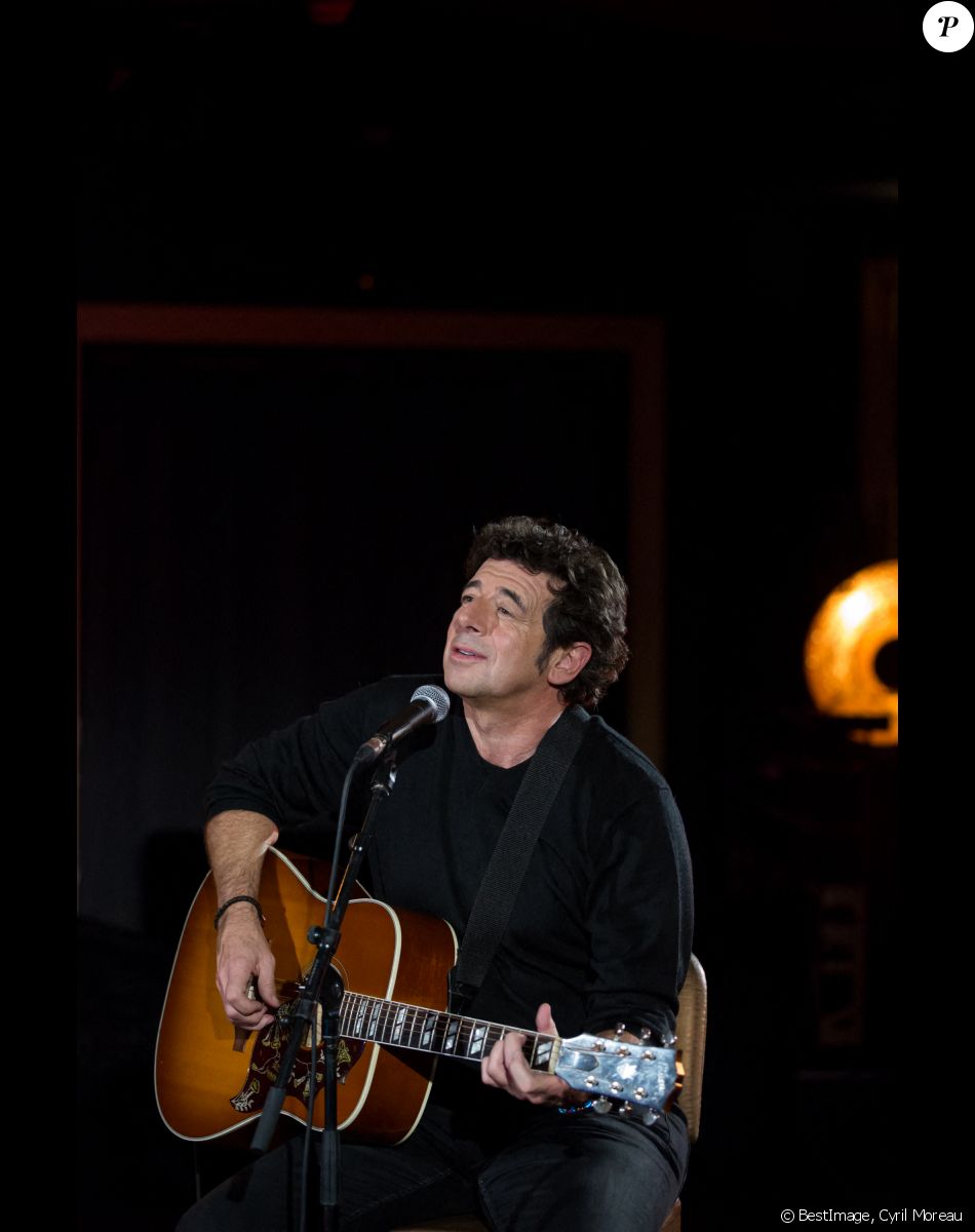 Exclusif - Patrick Bruel lors de l'enregistrement de sa surprise pour l'émission "La Lettre", dans un studio d'enregistrement à Grisy-les-Plâtres, présentée par S.Davant et diffusée le 16 janvier 2021 sur France 2. Le 30 novembre 2020 © Cyril Moreau / Bestimage