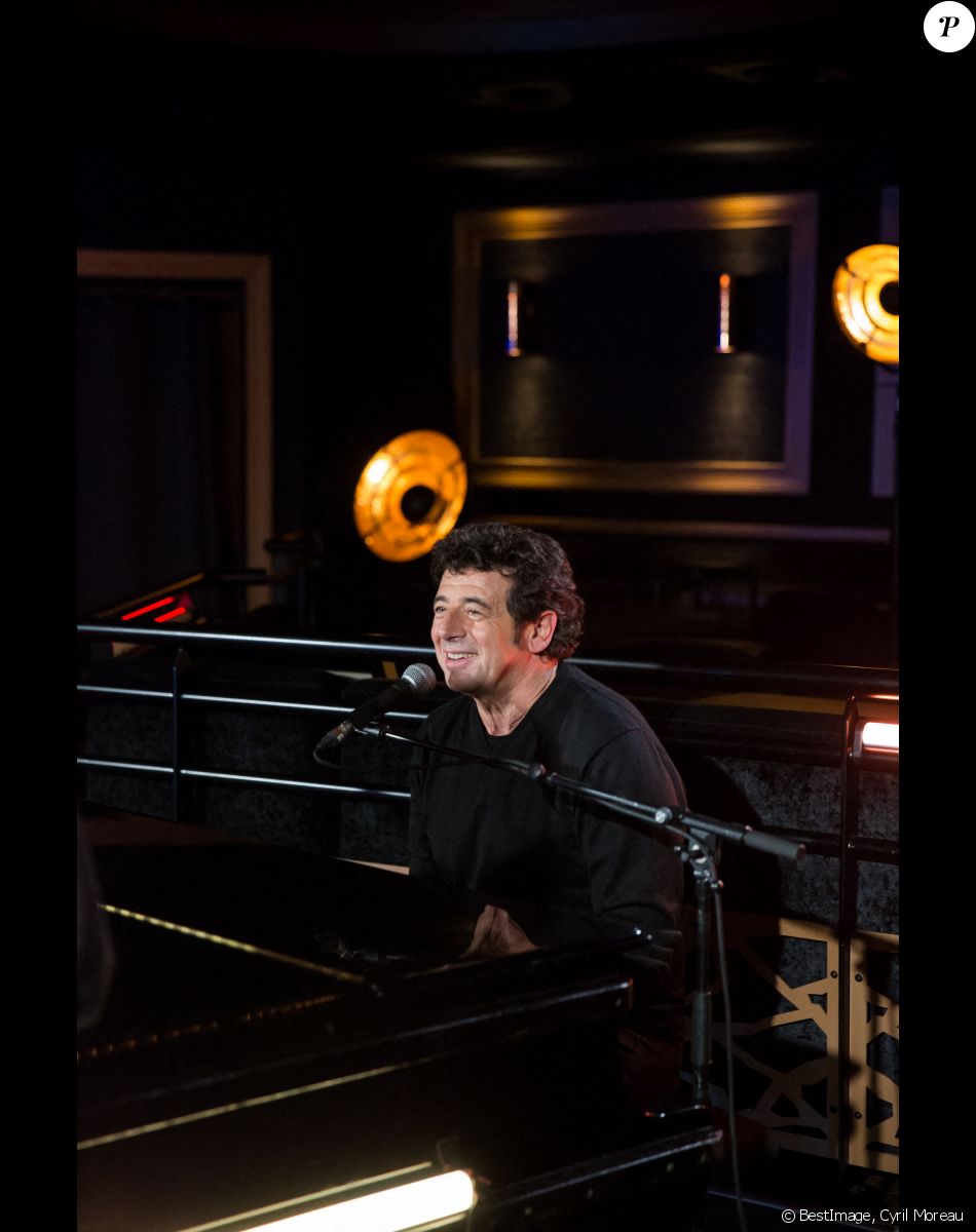 Exclusif - Patrick Bruel lors de l'enregistrement de sa surprise pour l'émission "La Lettre", dans un studio d'enregistrement à Grisy-les-Plâtres, présentée par S.Davant et diffusée le 16 janvier 2021 sur France 2. Le 30 novembre 2020 © Cyril Moreau / Bestimage